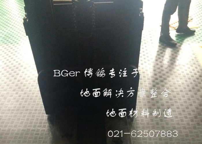 菱形條紋表面的倉庫地板細(xì)節(jié)