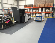 工廠車(chē)間地板膠地面材料鋪裝 車(chē)間地面做法效果