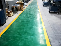 機(jī)加工廠房車間通道走叉車地板鋪裝 部件生產(chǎn)車間通道地面地板 地毯局部鋪裝